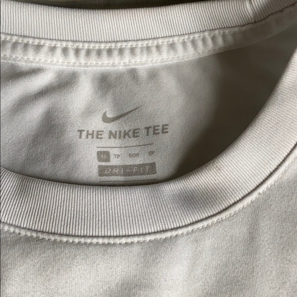 White nike tee - Picture 3 of 4